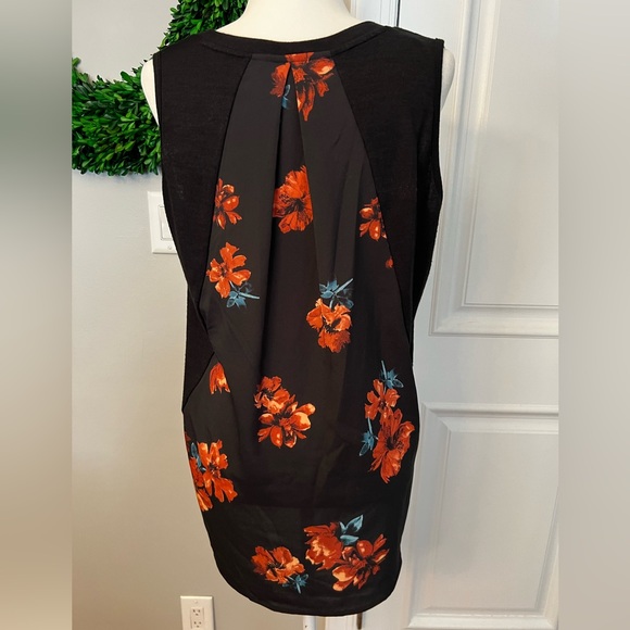 This Market & Spruce boouse. Like new! - Picture 2 of 2